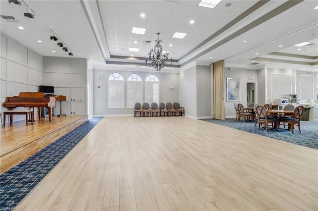 5 High Point CIR W 104, Naples, FL 34103
