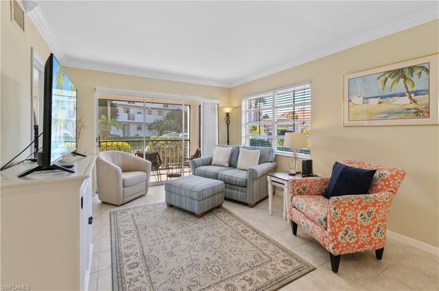 5 High Point CIR W 104, Naples, FL 34103