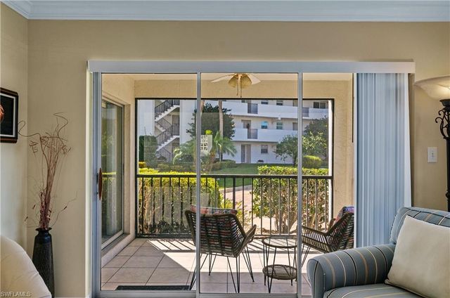 5 High Point CIR W 104, Naples, FL 34103