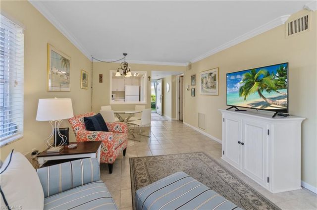 5 High Point CIR W 104, Naples, FL 34103