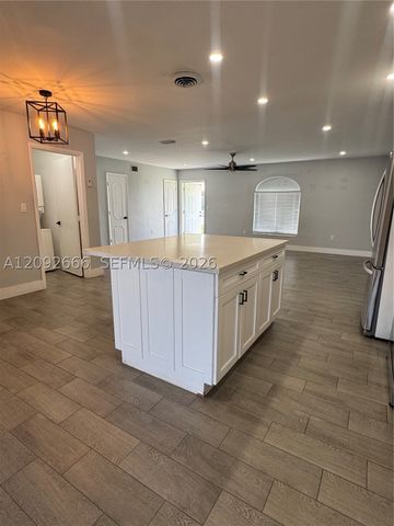 9321 SW 26th St 1, Miami, FL 33165