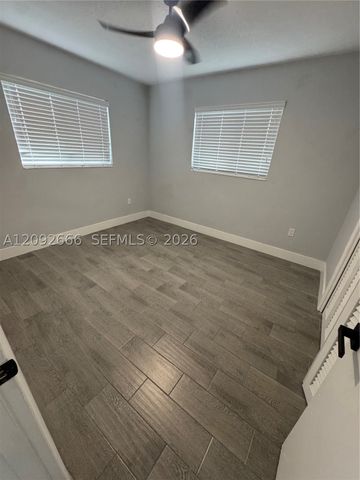 9321 SW 26th St 1, Miami, FL 33165