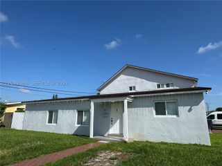 9321 SW 26th St 1, Miami, FL 33165