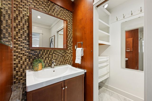 2204 Chestnut Ave, Austin, TX 78722