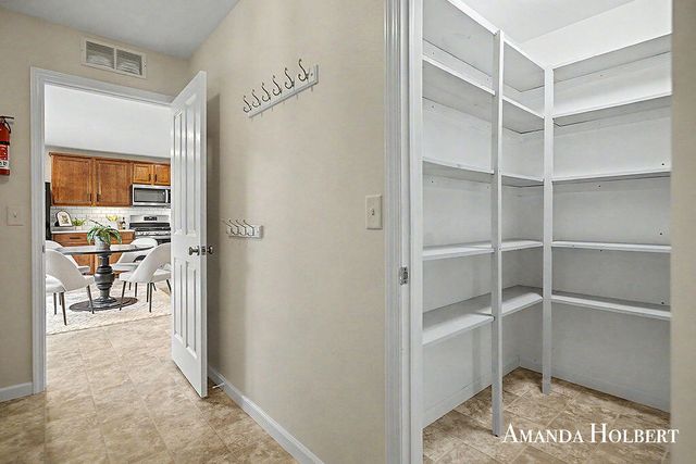 659 Highlander Drive NE, Rockford, MI 49341