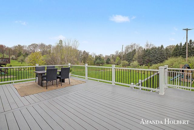 659 Highlander Drive NE, Rockford, MI 49341