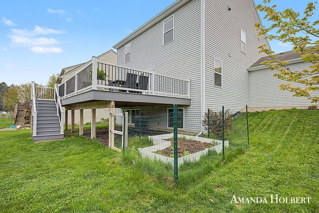 659 Highlander Drive NE, Rockford, MI 49341