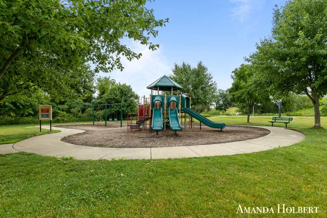 659 Highlander Drive NE, Rockford, MI 49341