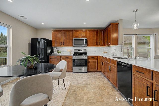 659 Highlander Drive NE, Rockford, MI 49341