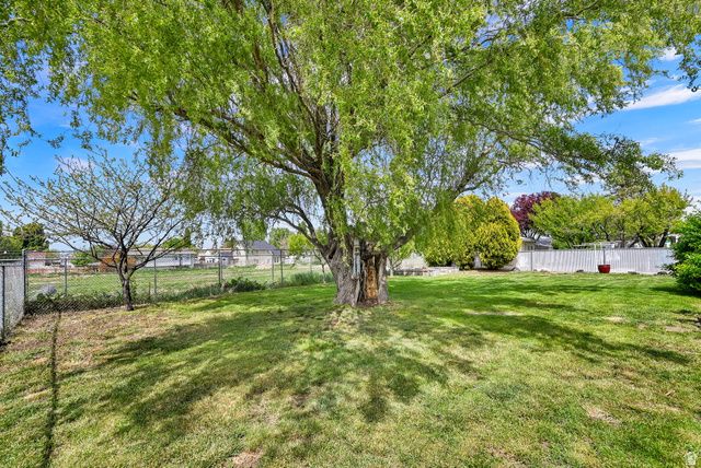 2101 N 700 W, Clinton, UT 84015