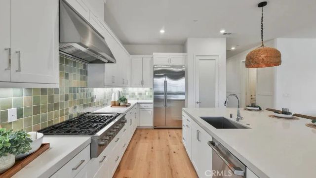 24431 Camino Oceano, Valencia, CA 91354