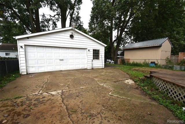 1379 Brady Avenue, Burton, MI 48529