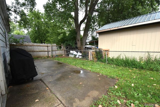 1379 Brady Avenue, Burton, MI 48529