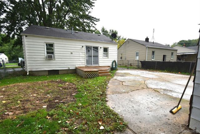 1379 Brady Avenue, Burton, MI 48529