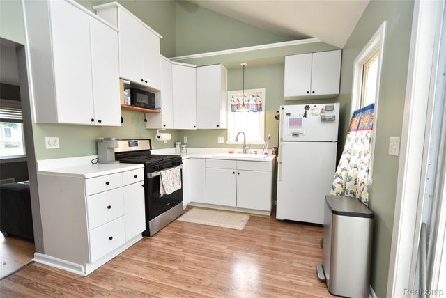 1379 Brady Avenue, Burton, MI 48529