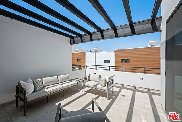 1959 Preuss Road, Los Angeles, CA 90034