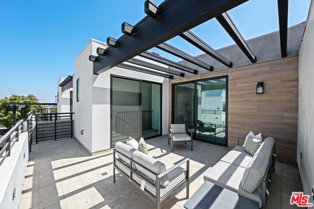 1959 Preuss Road, Los Angeles, CA 90034
