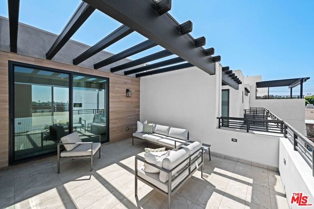 1959 Preuss Road, Los Angeles, CA 90034