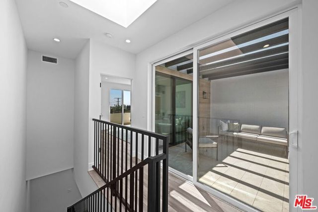 1959 Preuss Road, Los Angeles, CA 90034
