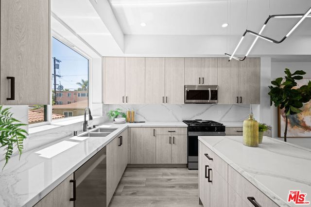 1959 Preuss Road, Los Angeles, CA 90034