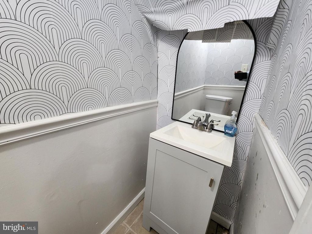 Image 11 of property listing at 2557 W BALTIMORE ST, Baltimore, MD 21223