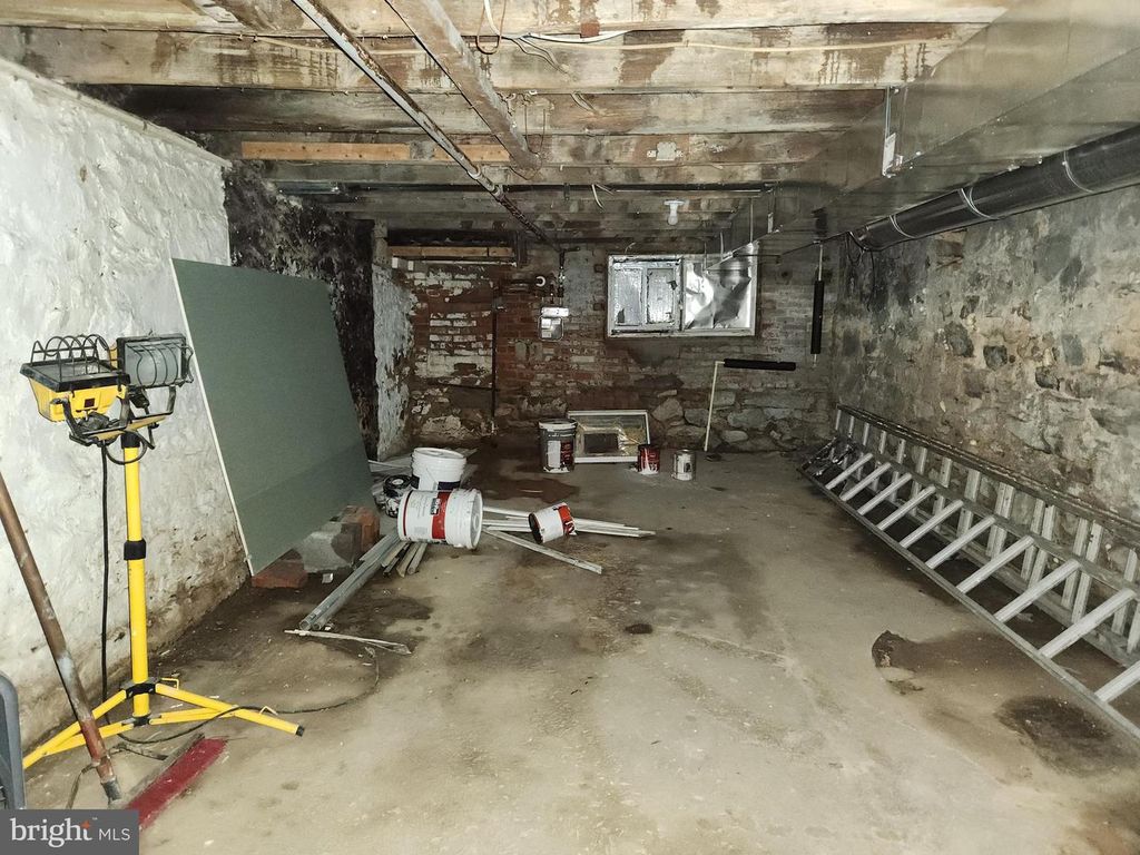 Image 22 of property listing at 2557 W BALTIMORE ST, Baltimore, MD 21223