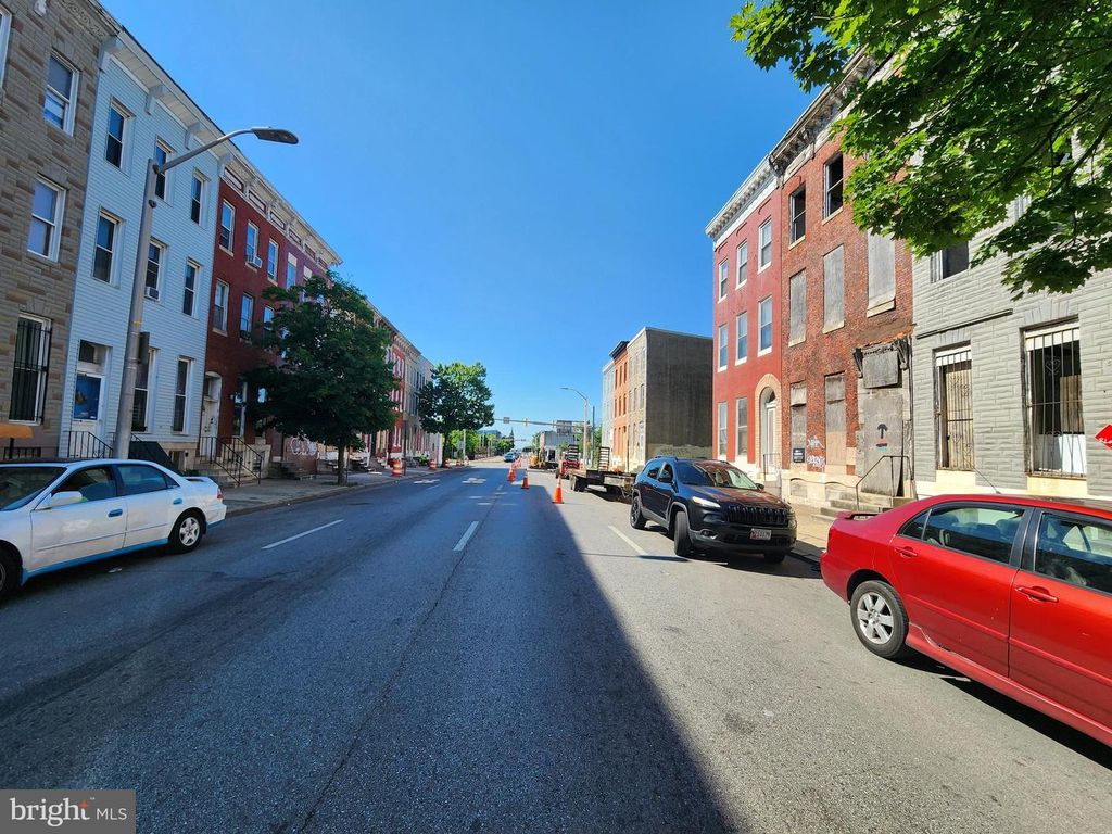 Image 24 of property listing at 2557 W BALTIMORE ST, Baltimore, MD 21223