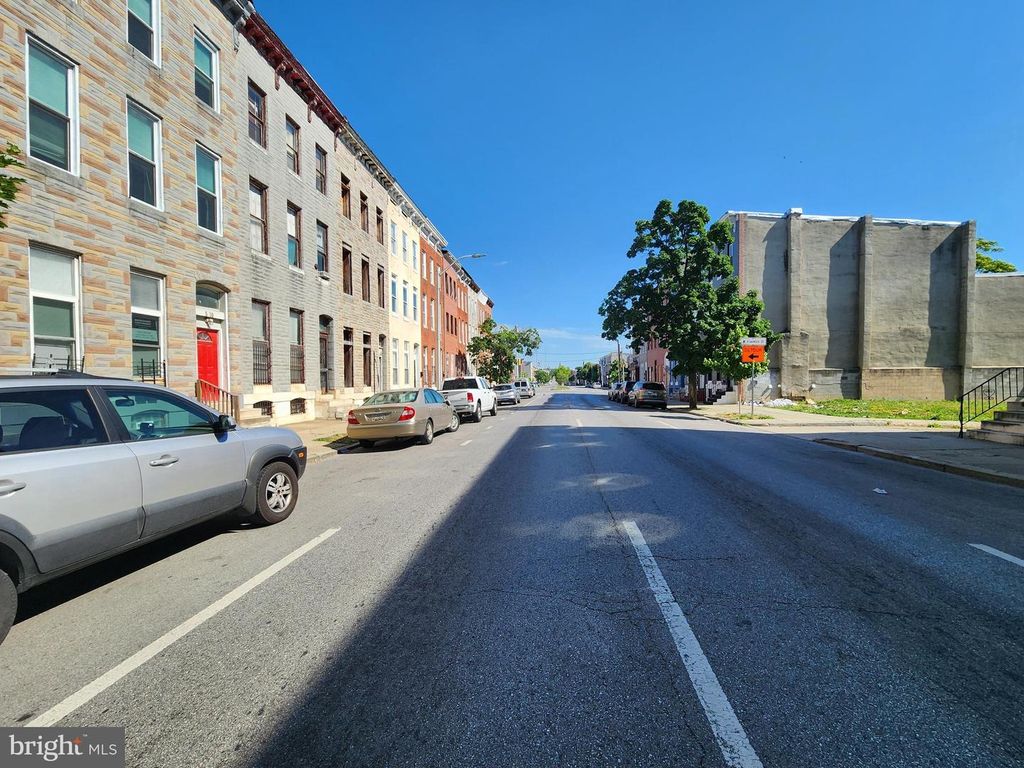 Image 27 of property listing at 2557 W BALTIMORE ST, Baltimore, MD 21223
