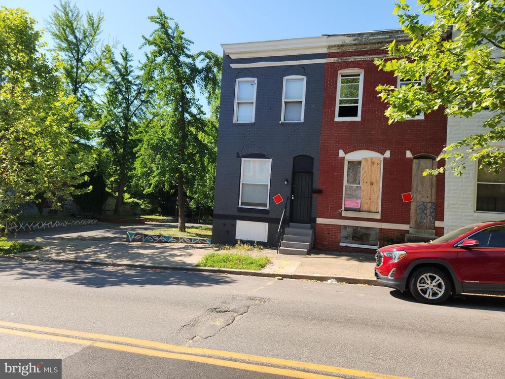 Image 3 of property listing at 2557 W BALTIMORE ST, Baltimore, MD 21223