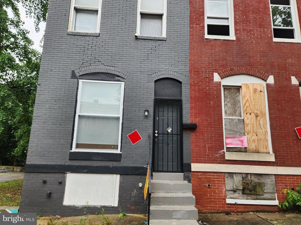 Image 4 of property listing at 2557 W BALTIMORE ST, Baltimore, MD 21223