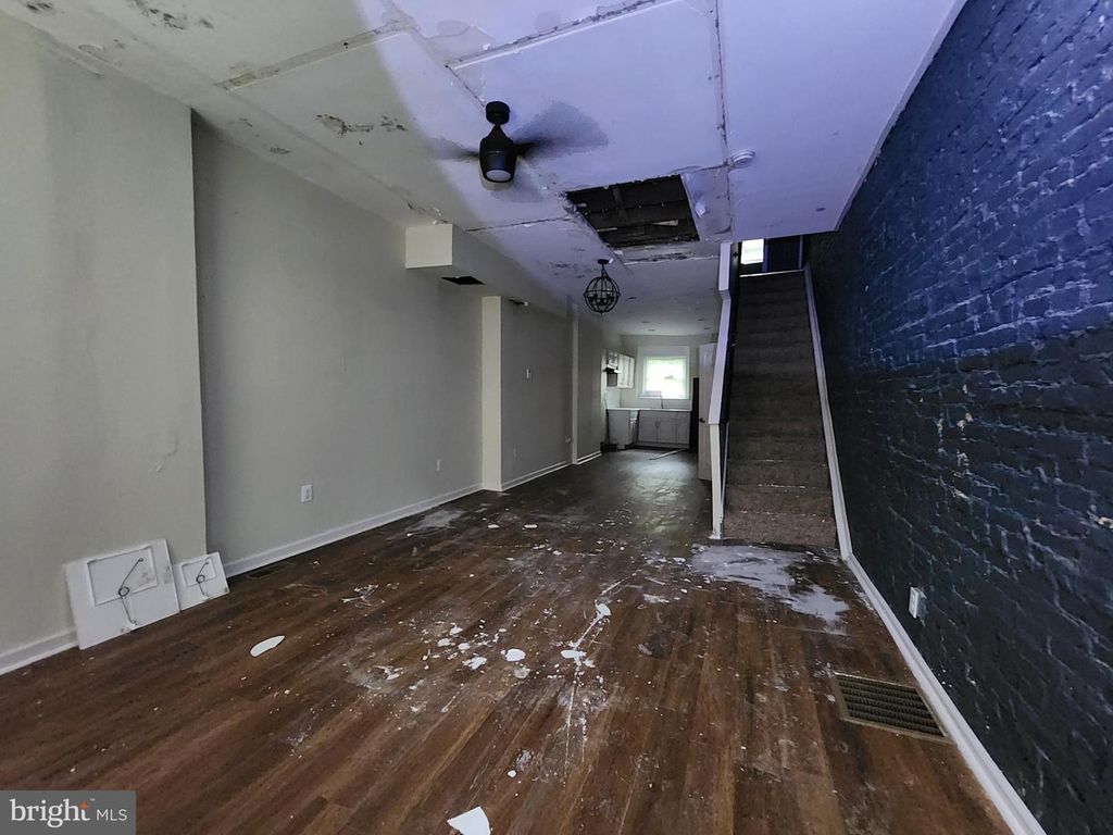 Image 5 of property listing at 2557 W BALTIMORE ST, Baltimore, MD 21223