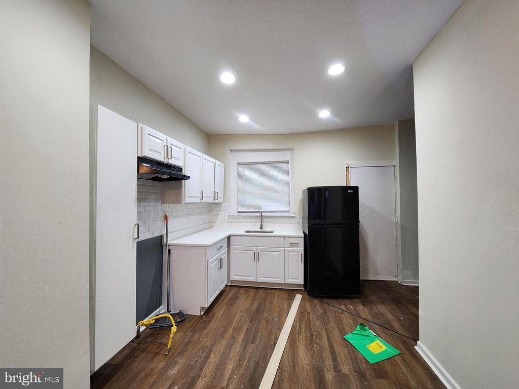 Image 8 of property listing at 2557 W BALTIMORE ST, Baltimore, MD 21223