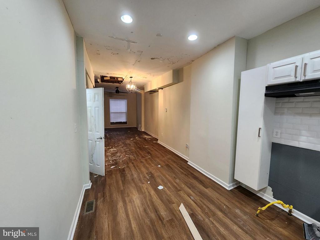 Image 9 of property listing at 2557 W BALTIMORE ST, Baltimore, MD 21223