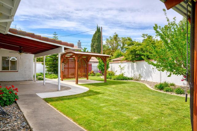 1021 Stanford Ave, Modesto, CA 95350