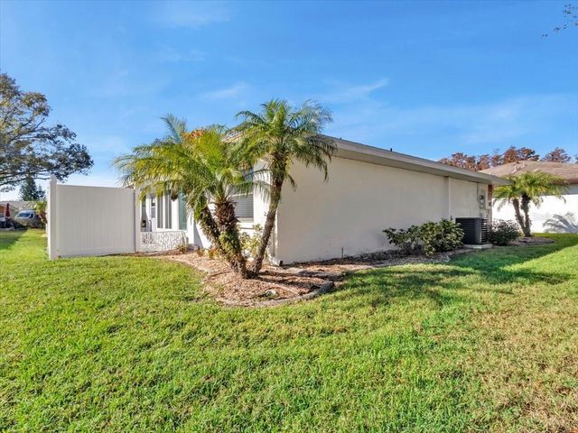 1810 ATRIUM DRIVE, Sun City Center, FL 33573