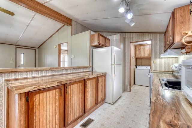 240 Ruby Lake Drive N, Hiawassee, GA 30546