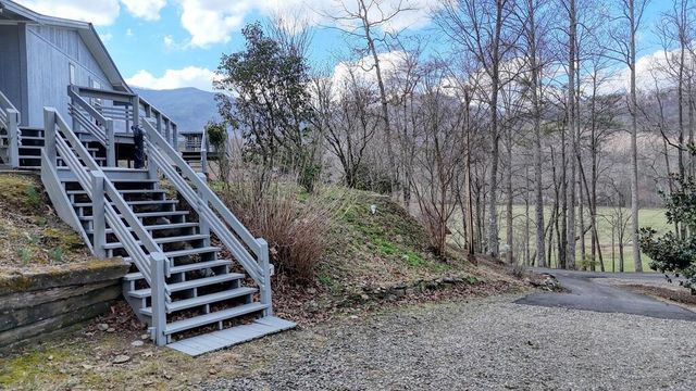 240 Ruby Lake Drive N, Hiawassee, GA 30546