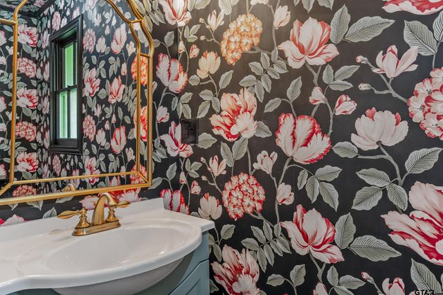 606 Tremont St, Tyler, TX 75701