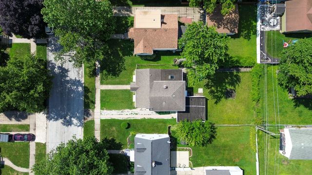 18342 Wildwood Avenue, Lansing, IL 60438