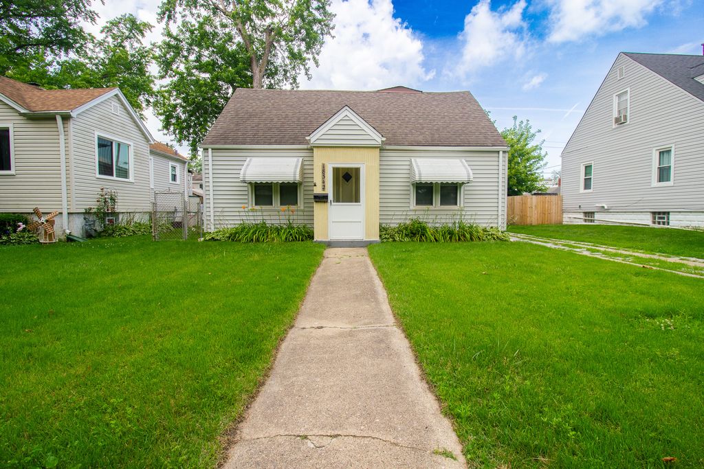 18342 Wildwood Avenue, Lansing, IL 60438