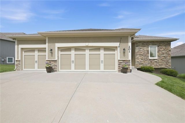 201 S Marimack Drive, Kearney, MO 64060