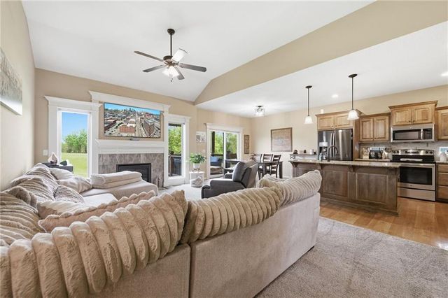 201 S Marimack Drive, Kearney, MO 64060