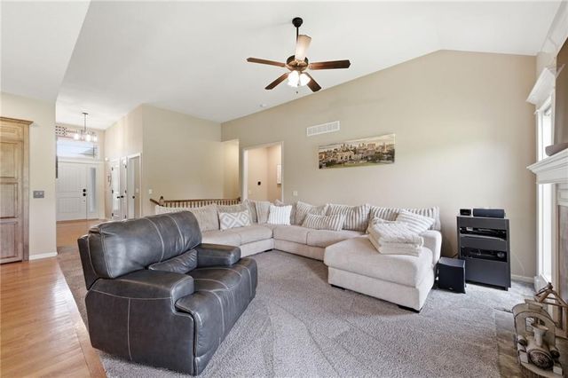 201 S Marimack Drive, Kearney, MO 64060