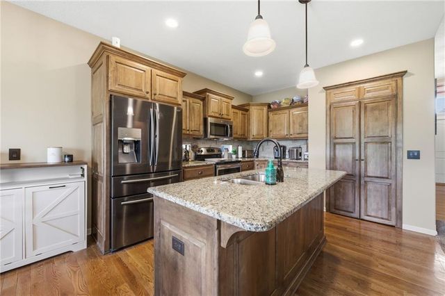 201 S Marimack Drive, Kearney, MO 64060