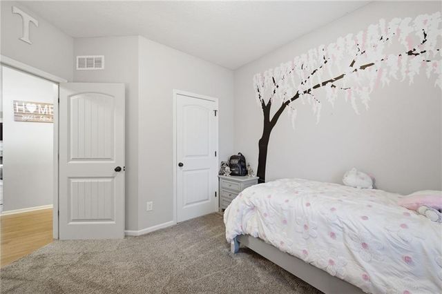 201 S Marimack Drive, Kearney, MO 64060