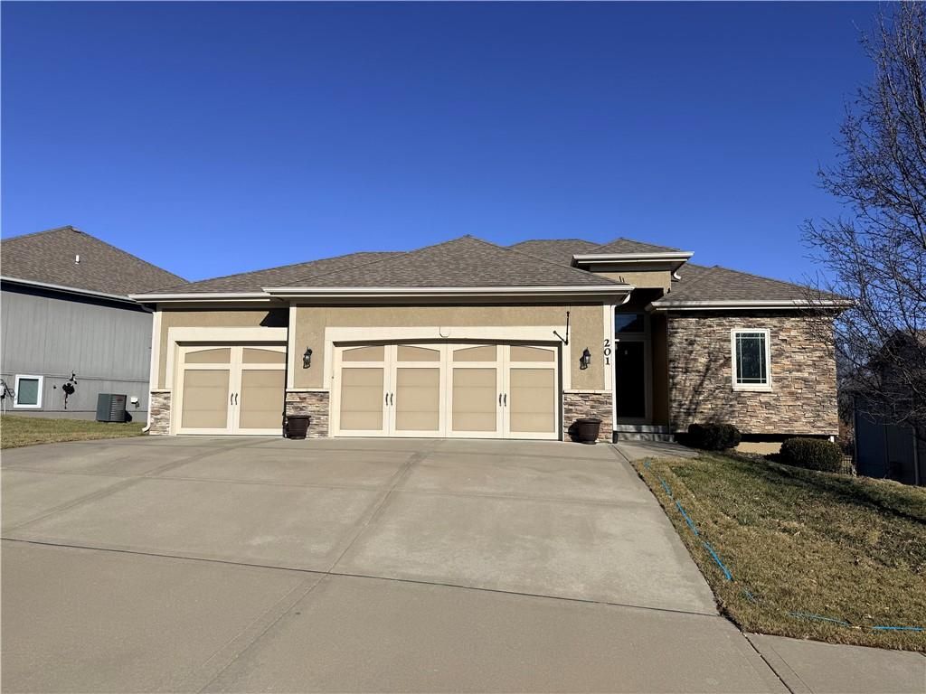201 S Marimack Drive, Kearney, MO 64060