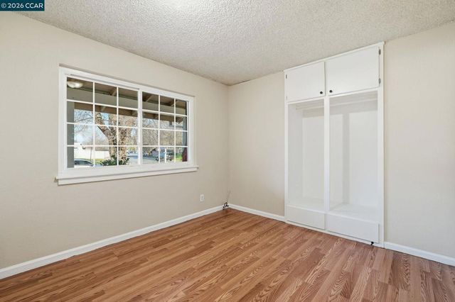 4690 4690 Brookfield Drive, Sacramento, CA 95823