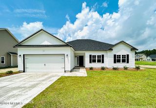 504 Orchard Creek Drive, Richlands, NC 28574