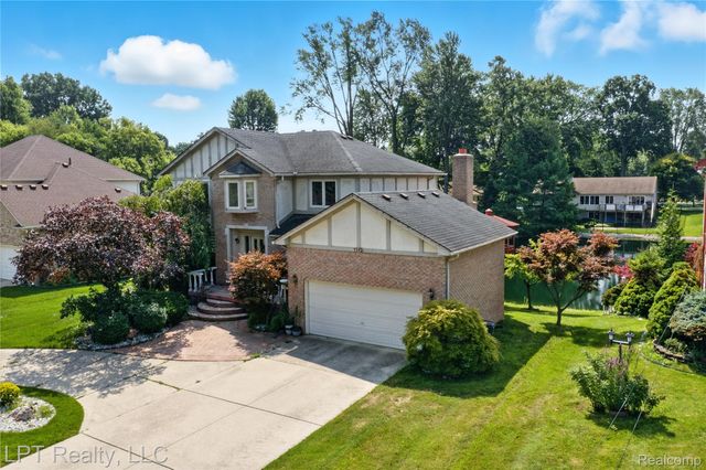 1142 E South Boulevard, Troy, MI 48085