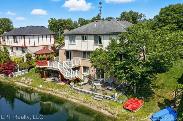 1142 E South Boulevard, Troy, MI 48085